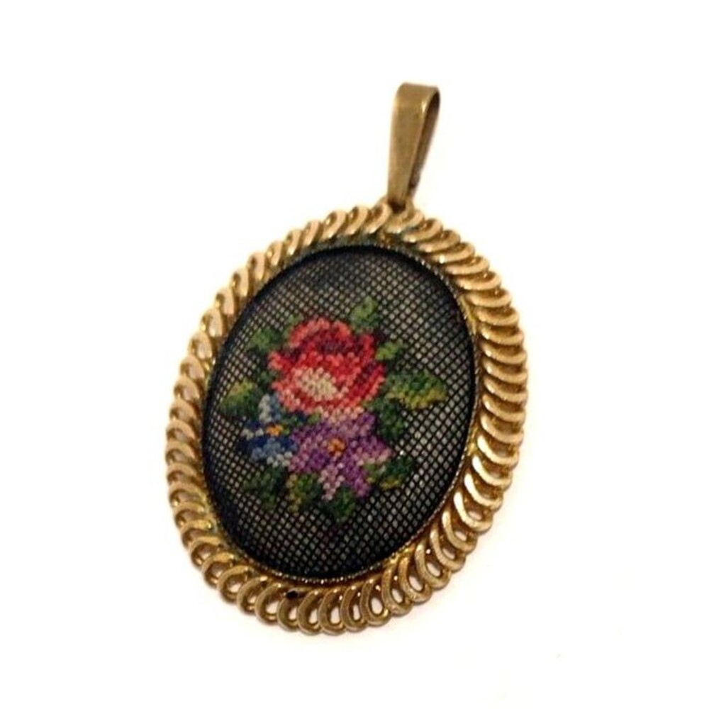 VINTAGE PETIT POINT NEEDLEPOINT ROSES FLORAL PENDANT ESTATE
